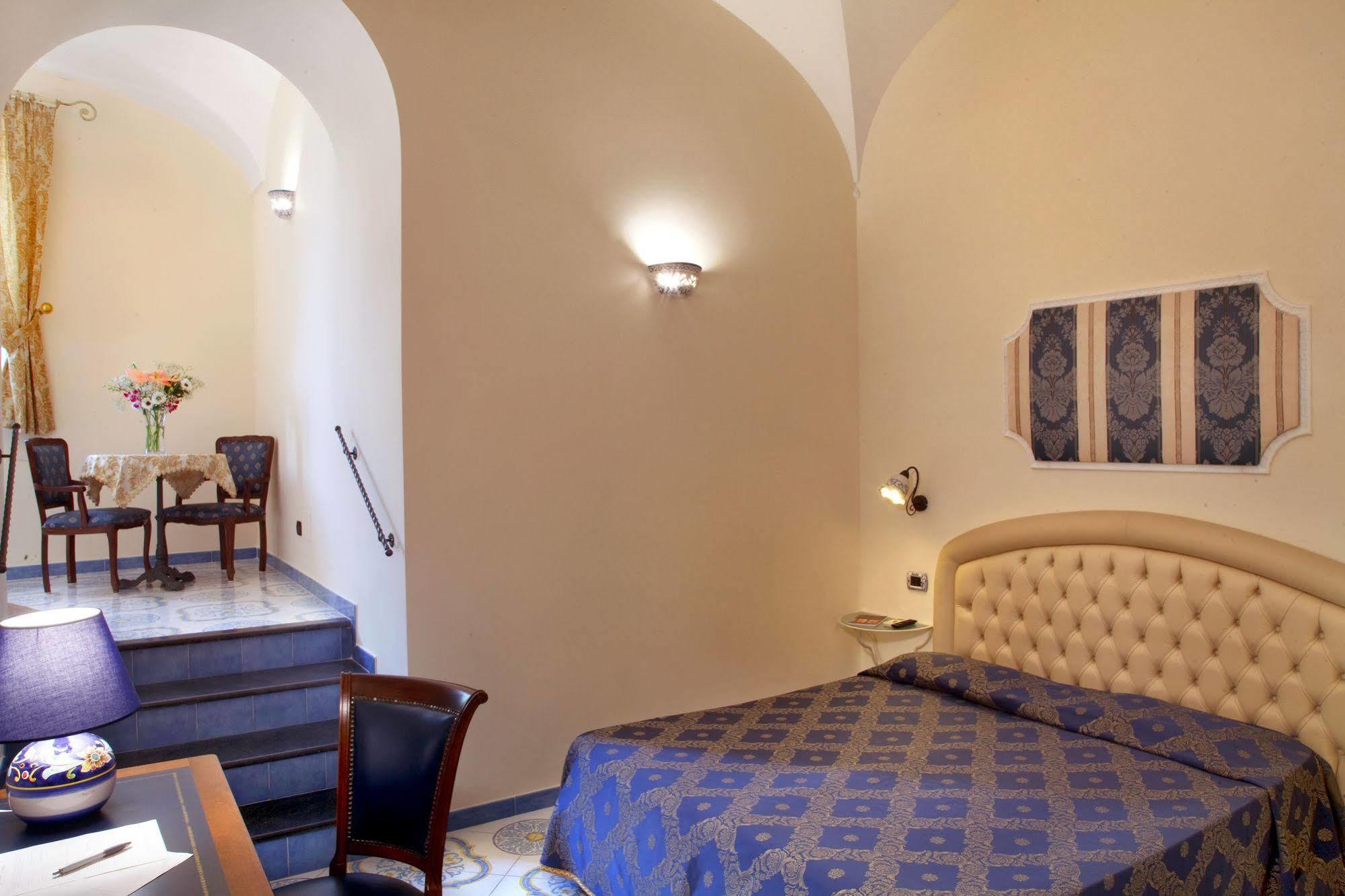 L'antico Convitto Hotel 3*